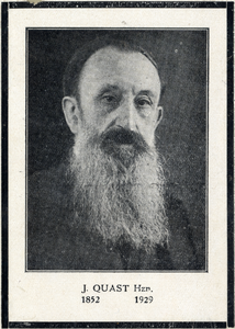 106114 Portret van J. Quast, geboren 1852, hervormd predikant te Utrecht (1888-1929), overleden 1929. Borstbeeld van voren.